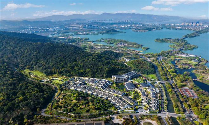 德圣·湖山天境