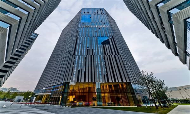 杭州市余杭区万通中心以其独特的地理位置